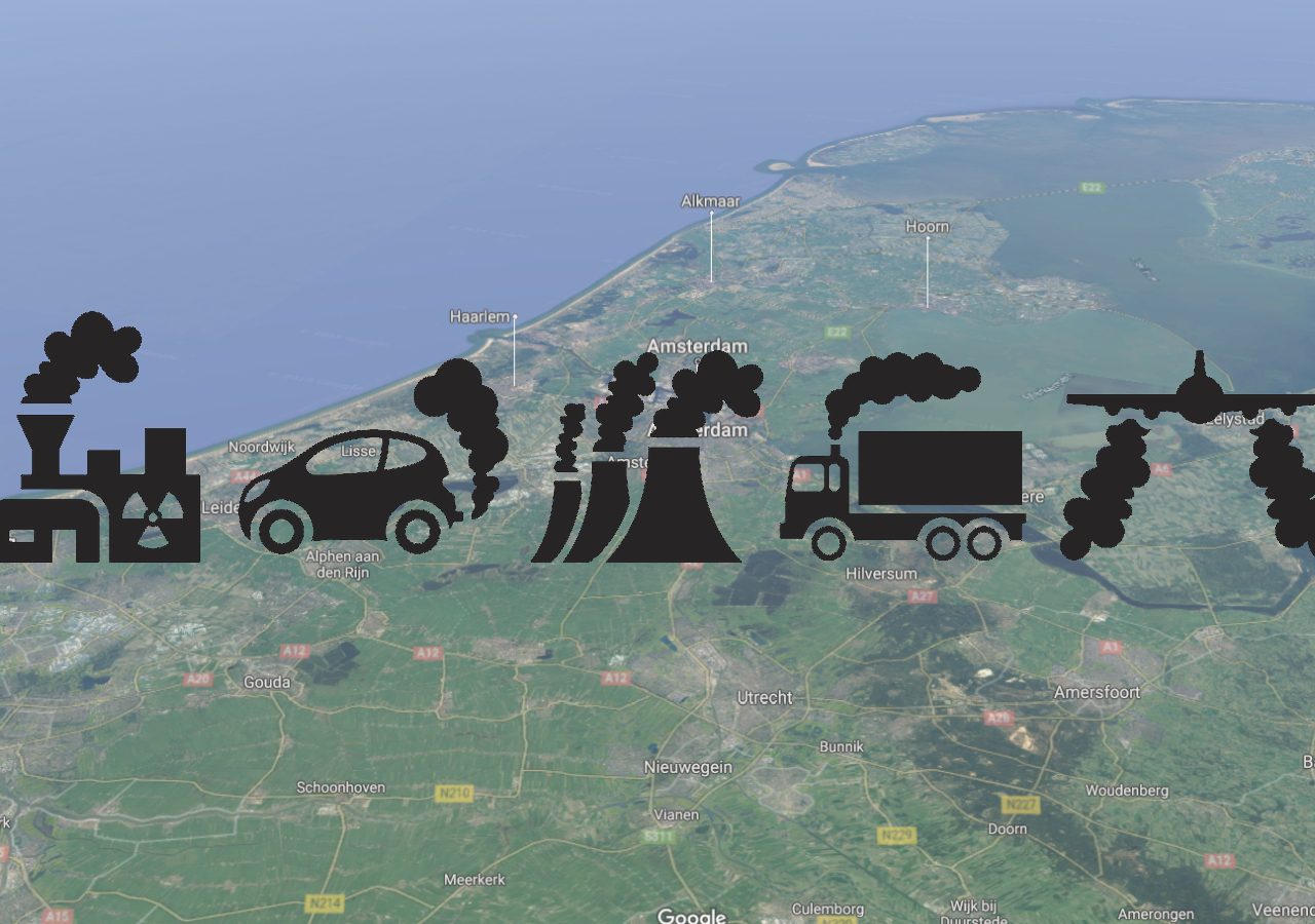 Een kaart van Nederland met een auto en een vrachtwagen erop, met de stikstofinslaggebieden gemarkeerd.