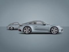 Twee Porsche 911 auto's op een grijze achtergrond.