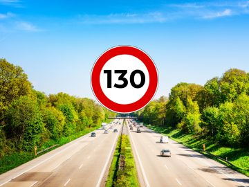 Een afbeelding van de snelweg met een bord waarop 240 km/u staat.