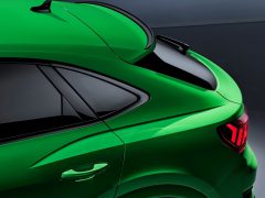 Het achteraanzicht van een groene Audi RS3 hatchback met een BPM-upgrade.