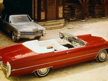 Een rode Cadillac cabriolet met stoelverwarming.