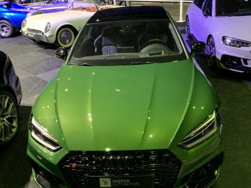 Een groene Audi RS5 te zien op de autoshow 100% Auto Live 2019.