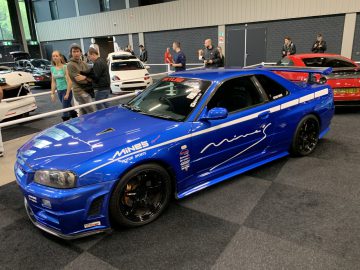 Een blauwe Nissan GTR te zien op de autoshow 100% Auto Live 2019.