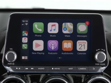 Een Nissan Juke met een Apple iPad op het dashboard.