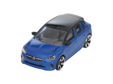 Een blauwe Opel Corsa speelgoedauto op een witte achtergrond.