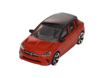 Een rode Opel Corsa speelgoedauto op een witte achtergrond.