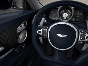 Het stuur en het dashboard van de Bentley GT Aston Martin Concorde uit 2019.