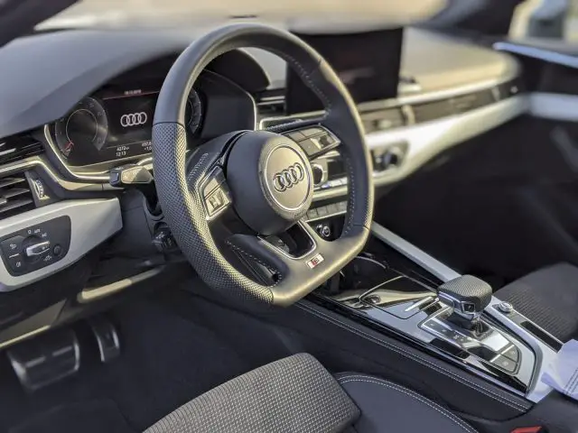 Het interieur van een Audi A4 Avant.