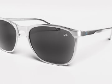 Een zonnebril van Alpine Eyewear op een witte achtergrond.
