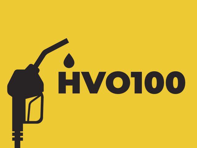 Een benzinepomp met het woord HVO100 erop.
