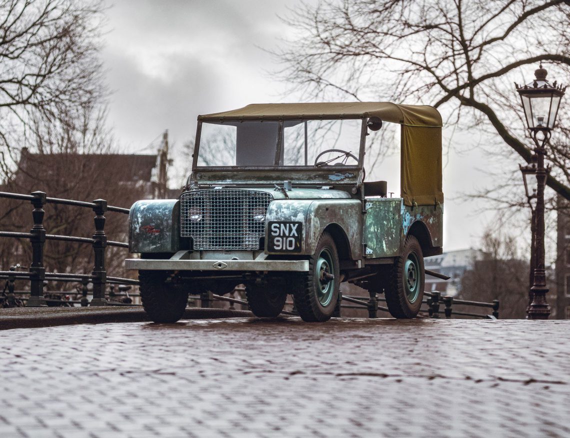 Land Rover Antik Historische Land Rover komt na dik 71 jaar 'thuis' in Amsterdam