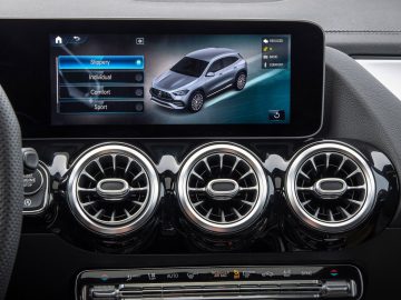 Het dashboard van een Mercedes-Benz GLA.
