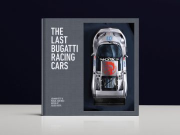 Een boek getiteld "The Last Bugatti Racing Cars" met een afbeelding van een moderne Bugatti-raceauto op de omslag, weergegeven tegen een donkere achtergrond.
