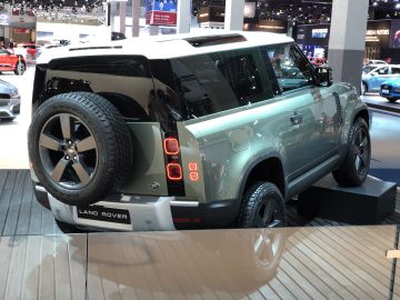 Een nieuw Land Rover-voertuig te zien op het Autosalon van Brussel 2020.