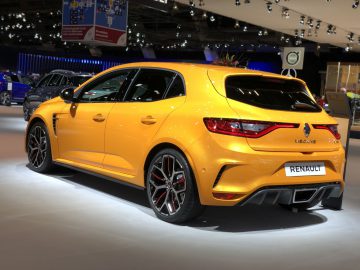 Gele Renault Megane tentoongesteld op het Autosalon van Brussel 2020.