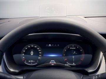 Digitaal dashboard en heads-up display in een moderne Renault Talisman.
