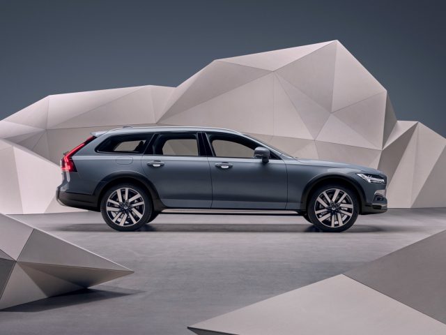VOLVO XC90 2.0 B5 AWD R-DESIGN / PANO / LUCHTVERING / B&W