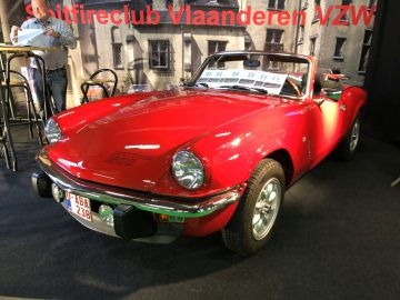 Rode vintage sportwagen te zien op het Antwerp Classic Salon 2020-evenement.