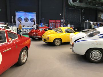 Vintage sportwagens te zien op de indoortentoonstelling Antwerp Classic Salon 2020.
