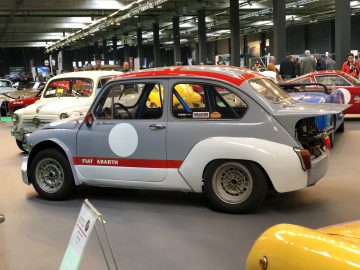 Klassieke Fiat Abarth-raceauto te zien op het Antwerp Classic Salon 2020.