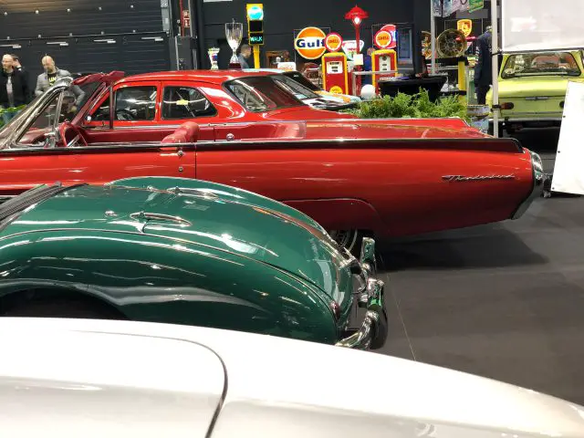 Klassieke auto's te zien op de autoshow Antwerp Classic Salon 2020.
