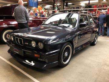 Klassieke BMW M3 tentoongesteld op de indoor autotentoonstelling Antwerp Classic Salon 2020.