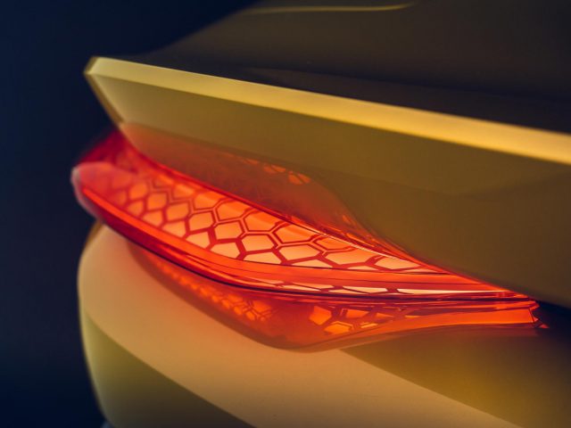 Detail van het moderne LED-achterlichtontwerp van een Bentley Mulliner Bacalar.