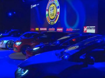 Line-up van auto's die te zien zijn tijdens het prijsevenement "Auto van het Jaar 2020".