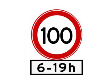 Snelheidslimietbord met maximale snelheid 100 km/u met tijdsbeperking van 06.00 uur tot 19.00 uur.