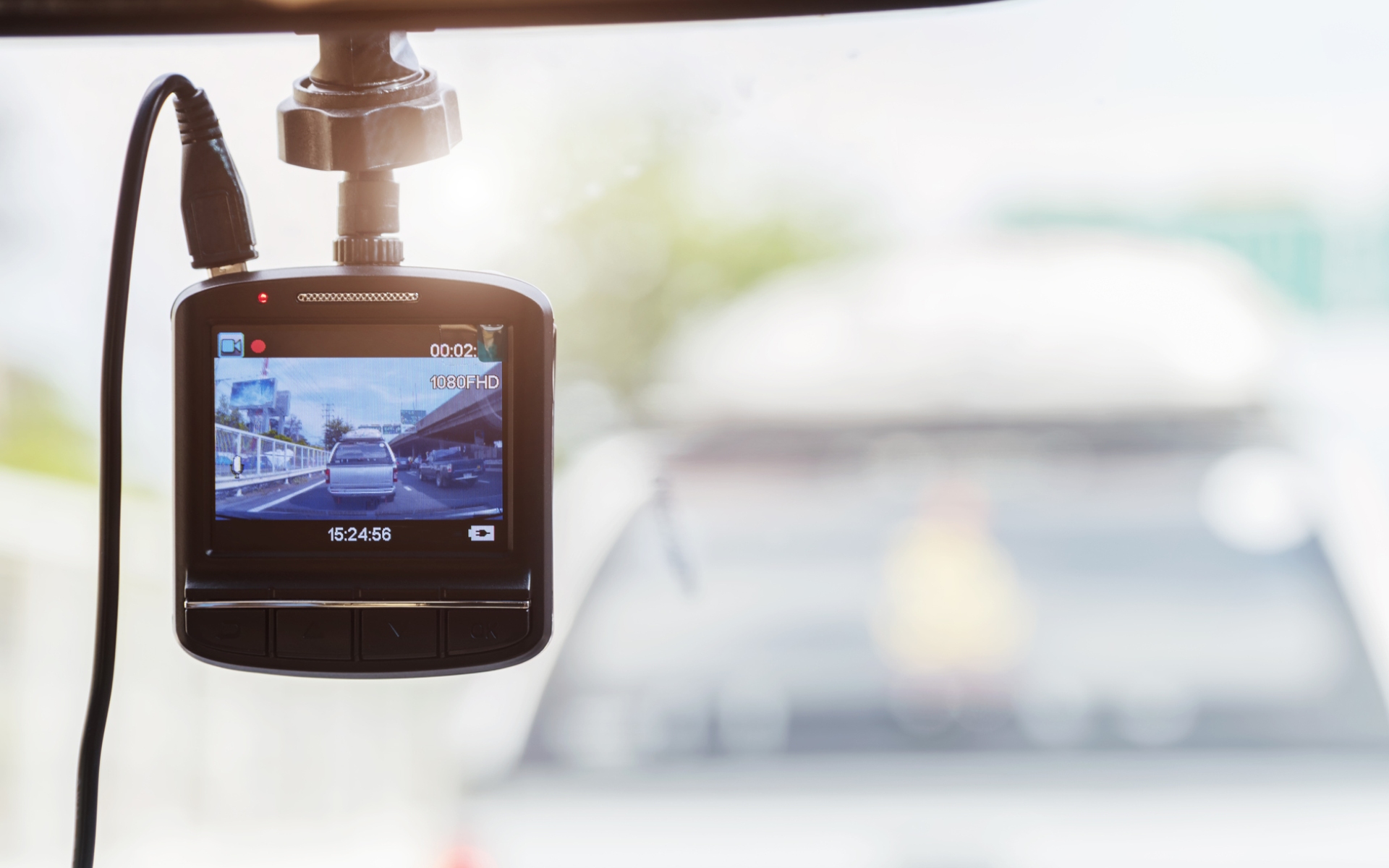 Reusachtig geweten beest Mag je in Nederland filmen met een dashcam? - AutoRAI.nl