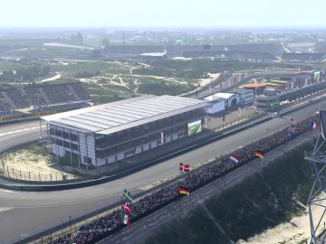 Een racecircuit met een scherpe bocht, omzoomd door drukke tribunes en uitgerust met een gebouw met meerdere verdiepingen, mogelijk voor F1 2020-raceofficials of VIP's.