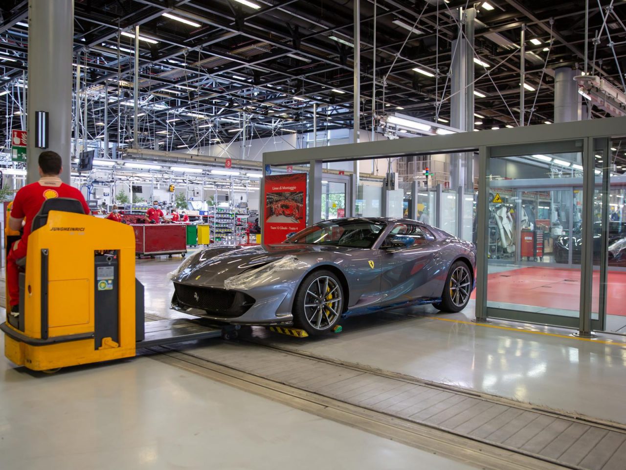 Ferrari produceert weer auto’s, bewijzen deze beelden ...
