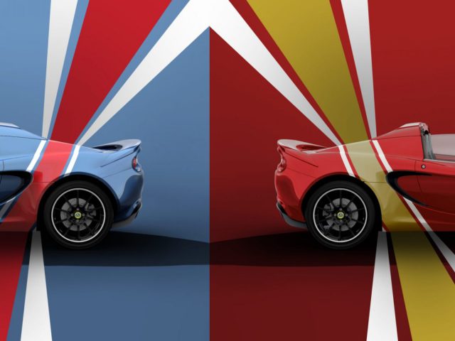 Twee Lotus Elise Classic Heritage Edition-sportwagens op een achtergrond van gestileerde Britse en Duitse vlaggen.
