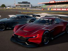 Hoogwaardige sportwagens, waaronder de Mazda RX-Vision GT3 Concept, op een racecircuit.
