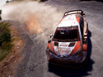 WRC 9-gameplay: Rallyauto rijdt over een onverharde weg en doet stof opwaaien.