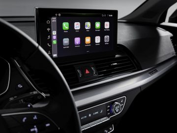 Audi Q5 modern auto-infotainmentsysteem met app-pictogrammen op touchscreen.