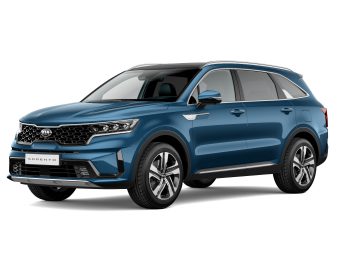 Een blauwe Kia Sorento Hybrid SUV geparkeerd tegen een witte achtergrond, waarbij het moderne design en de lichtmetalen velgen goed tot hun recht komen.