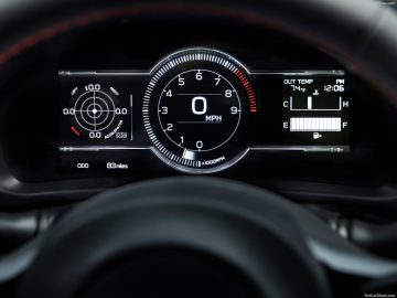 Digitaal Subaru BRZ-dashboard met een snelheidsmeter bij 0 km/u, toerenteller, brandstofmeter en buitentemperatuur.