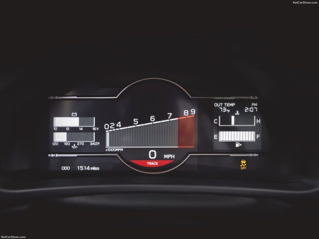 Digitaal Subaru BRZ-autodashboard met snelheidsmeter, toerenteller, brandstofmeter en kilometerteller met een aflezing van 1514 mijl.