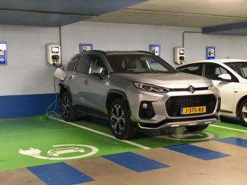 Suzuki Across Plug-in Hybrid 2020 - Autotest