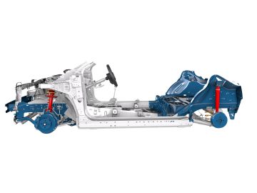 Zijaanzicht van het interne raamwerk van een Toyota Aygo, met het chassis, de ophangingscomponenten met rode schokbrekers en de stuurinrichting. De afbeelding benadrukt de structurele en mechanische elementen in blauw en grijs.