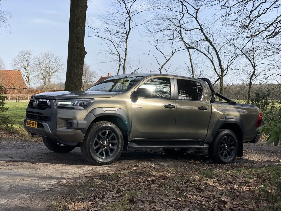 Autotest Toyota Hilux 2 8 D 4D 4WD Invincible 2021