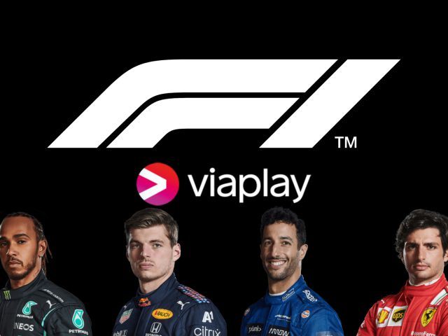 Vier Formule 1-coureurs poseren in hun racepakken onder de F1- en Viaplay-logo's op een zwarte achtergrond.