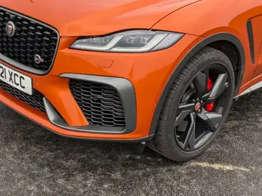 Autotest Jaguar F Pace Svr 21 Absurd En Briljant