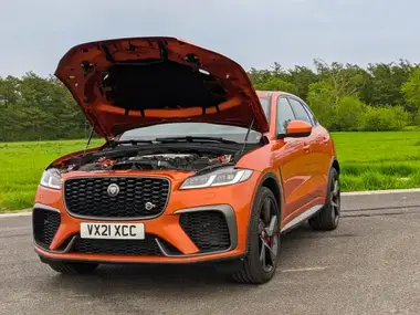 Autotest Jaguar F Pace Svr 21 Absurd En Briljant