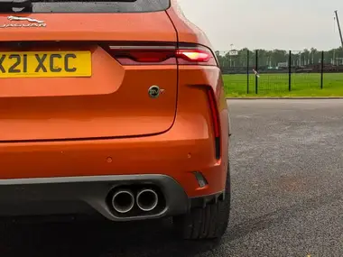 Autotest Jaguar F Pace Svr 21 Absurd En Briljant