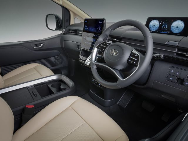 Hyundai staria фото салона