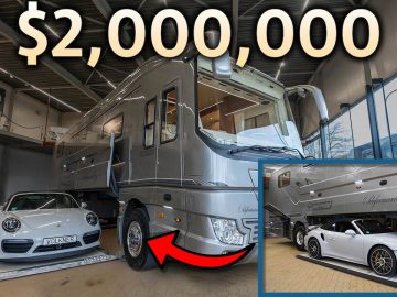 Binnen staat een luxe camper geparkeerd met een verlengde coupé waarin een Porsche sportwagen staat. De tekst "$2.000.000" wordt prominent bovenaan weergegeven. Een inzetafbeelding toont de auto die wordt geladen.