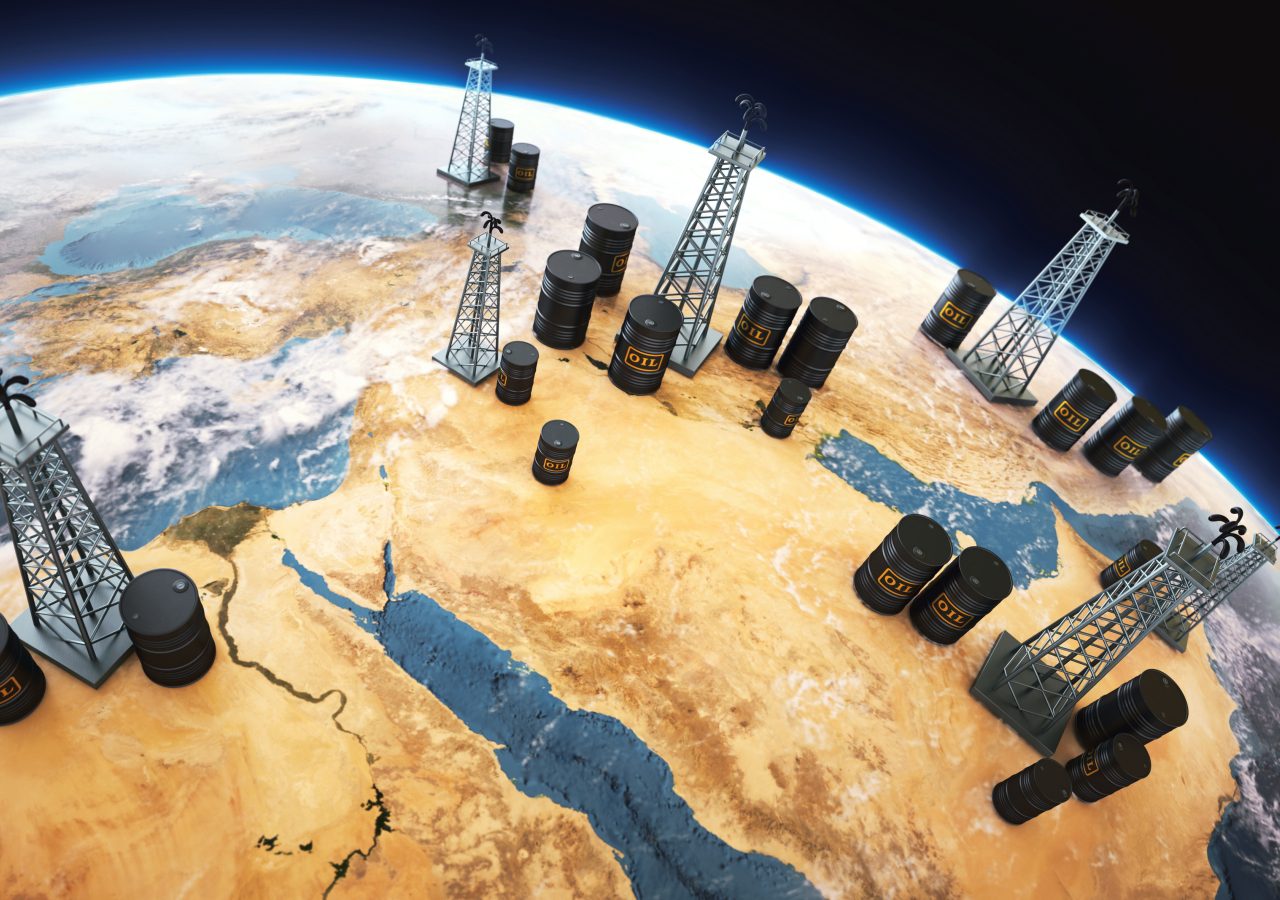 Illustratie van het Midden-Oosten met olieboorplatforms en olievaten verspreid over de regio, met de benzinevoorraden gemarkeerd en de kromming van de aarde op de achtergrond.