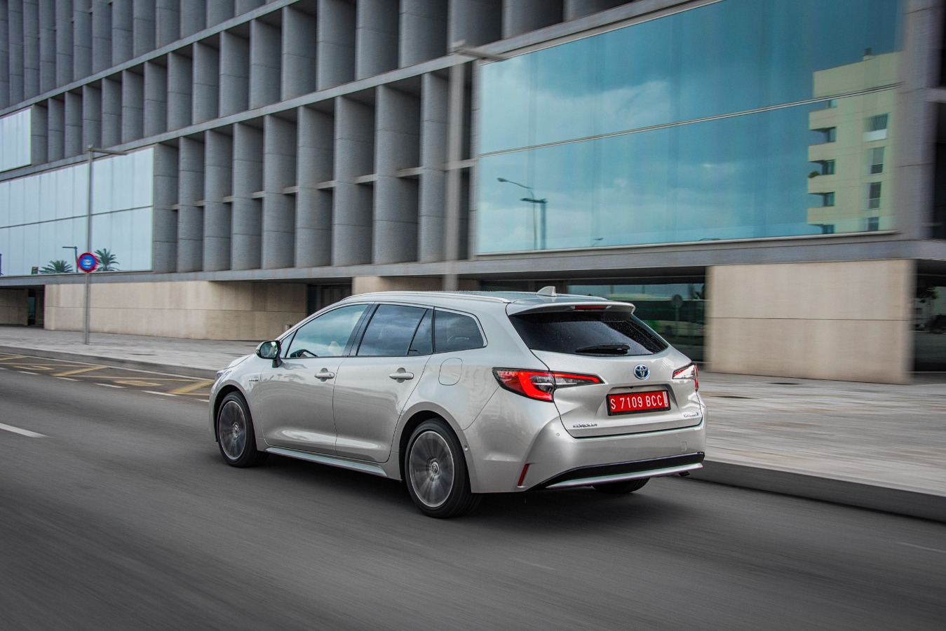 Auto met grote kofferbak hier zijn 13 voorbeelden